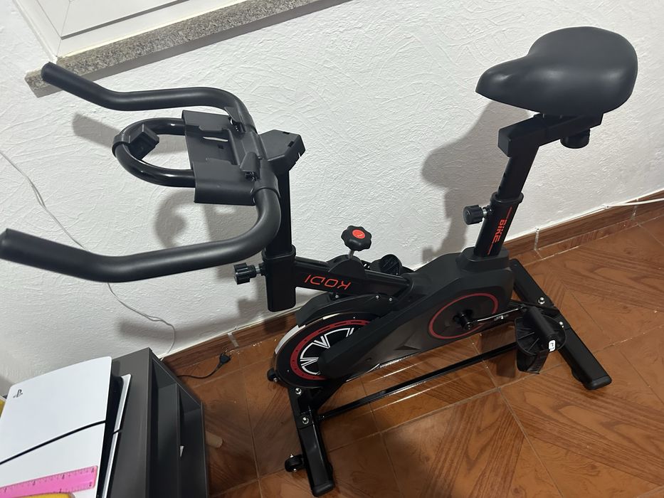 Bicicleta pra exercicios muito nova uma semana de uso