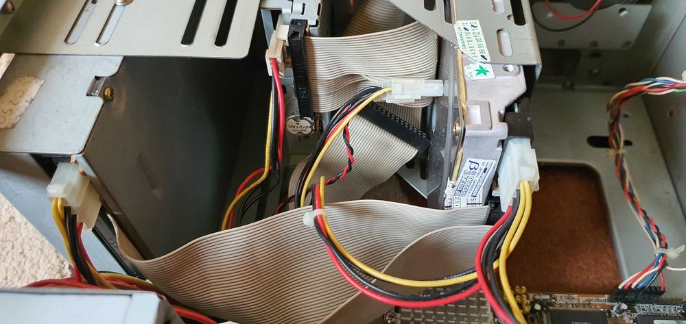 Stary zabytkowy retro komputer AT 486DX4 100mhz/16mb RAM/1.6GB/S3/CD