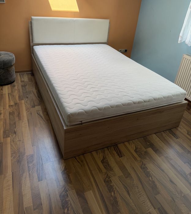 Łóżko 140/200 piekne drewno z materacem
