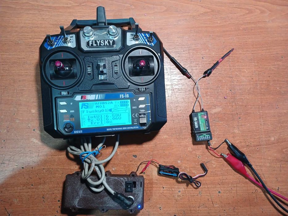 Пульт керування FlySky FS-i6 + приймач FS-i6B

Комплект у повністю роб