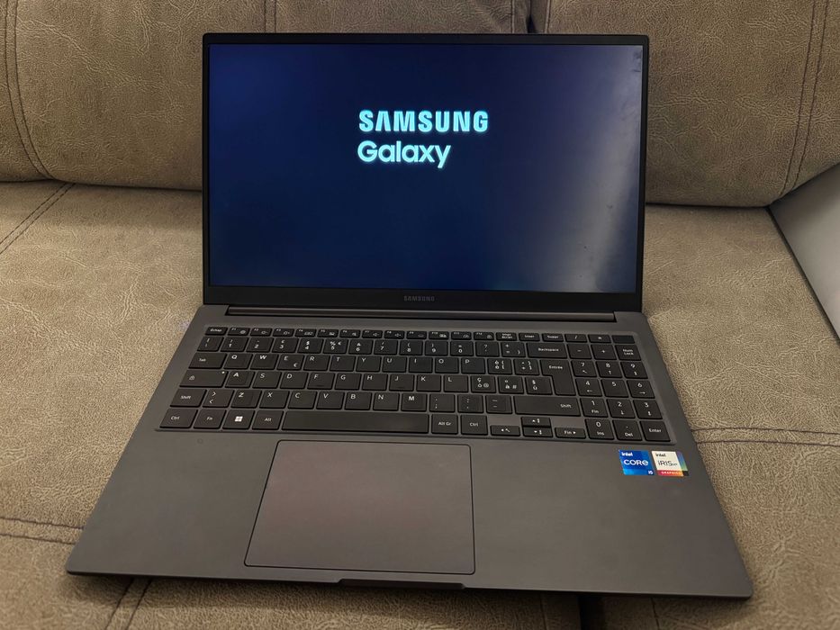 Portátil Samsung Galaxy Book2 15.6" i5 12ª Ger – 8GB – 512GB SSD – Win 11 Pro
