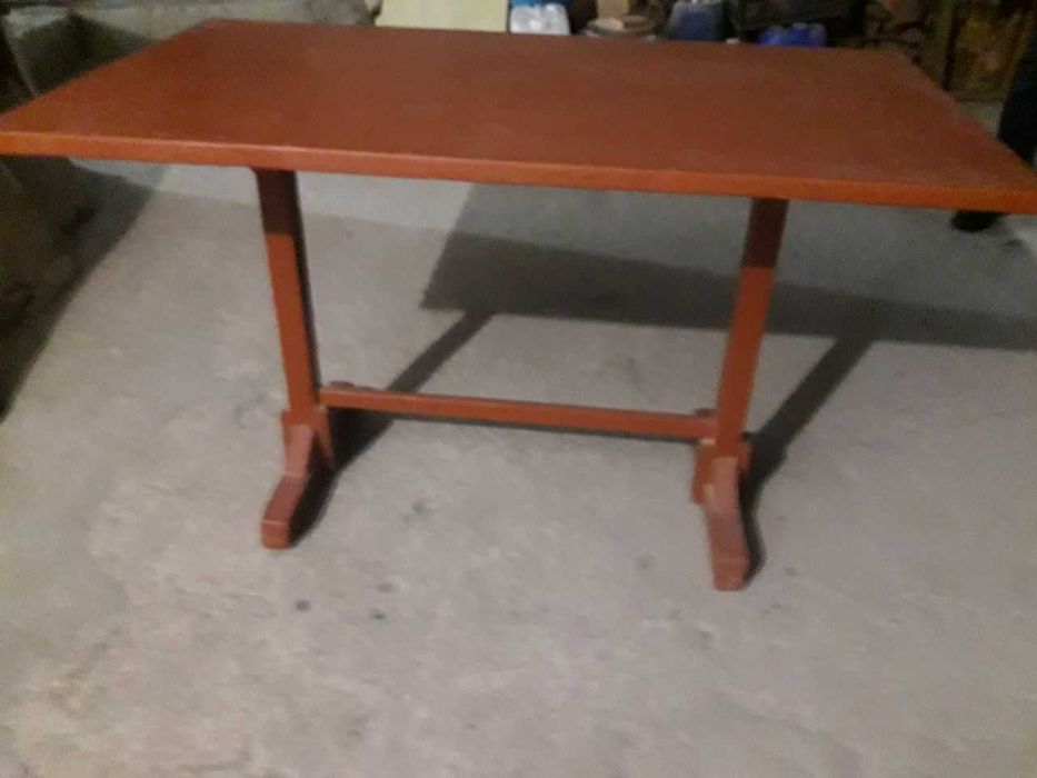 Продаю стол обеденный деревянный