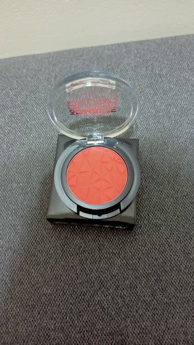 Avon róż do policzków 3D Matte blush peach