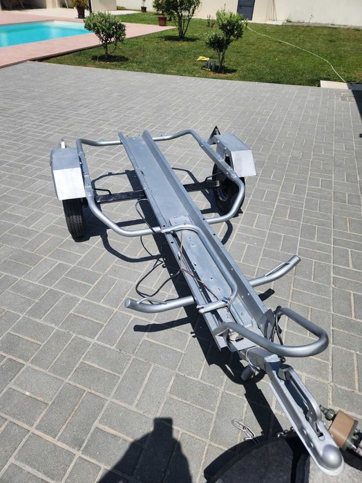 vendo reboque 1 mota bom estado