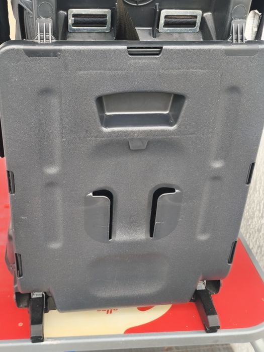 Cadeira de criança 9-18kg, com isofix.