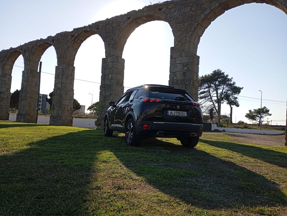 Peugeot 2008 GT 1.2 PureTech 130cv EAT8 | Teto Panorâmico | 81.000 km