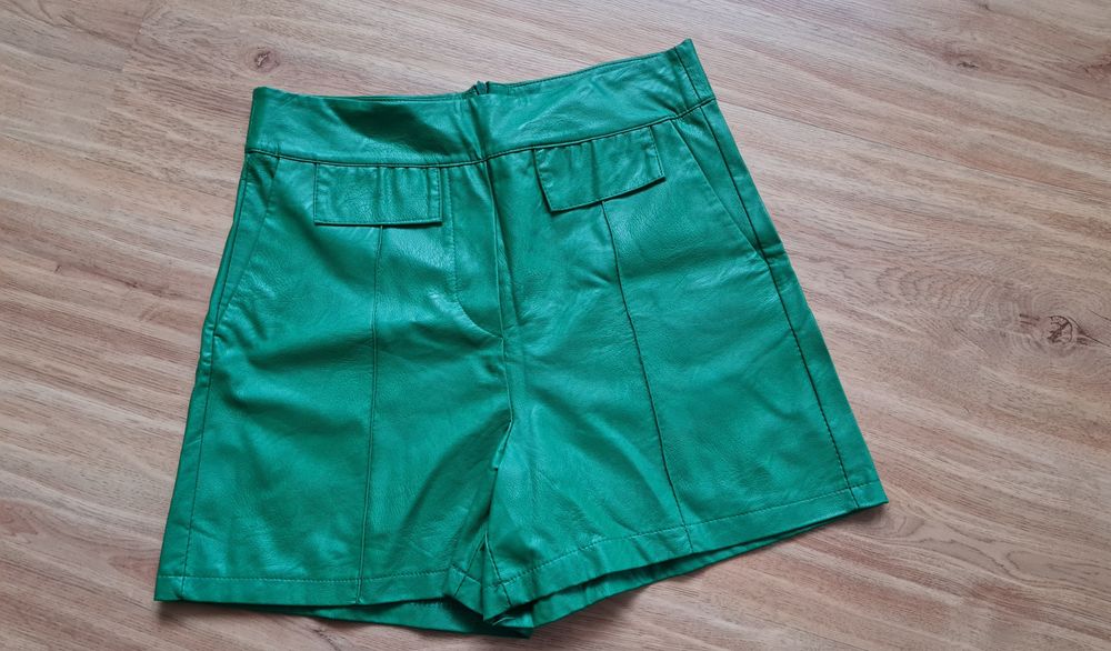Зелені шкіряні жіночі шорти Zara р. М