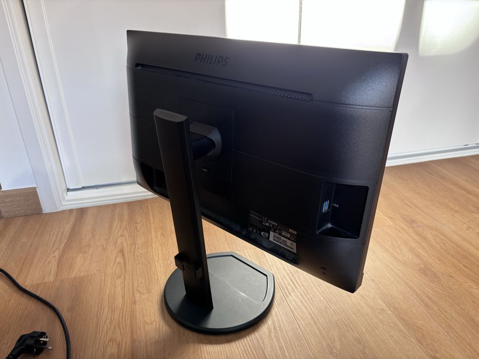 Monitor 24" Philips 243B9 USB hub