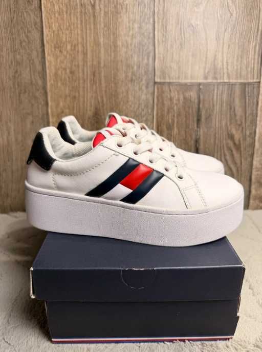 Białe buty sneakersy damskie na platformie Tommy Jeans Icon 36
