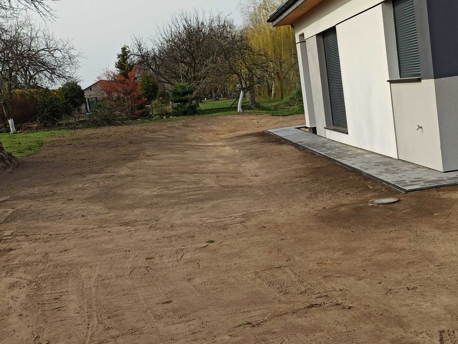Usługi Koparko-ładowarką  Koparka kołowa obrotowa  Mini koparka