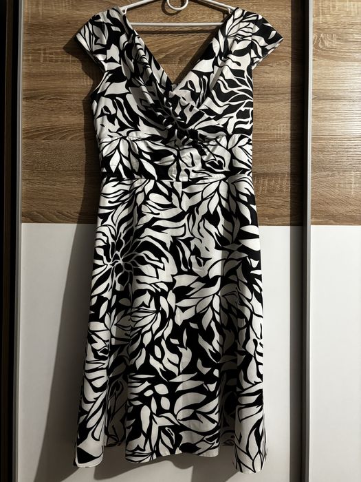 Sukienka rozm. 40 ANNHELEN