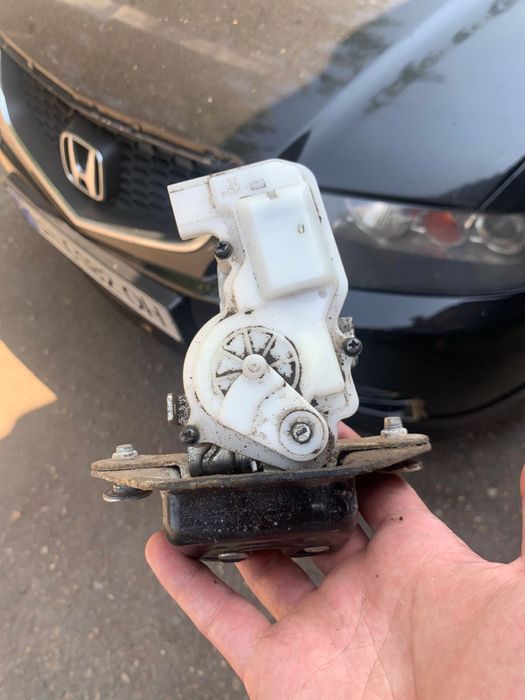 Замок кришки багажника до Honda CR-V 3