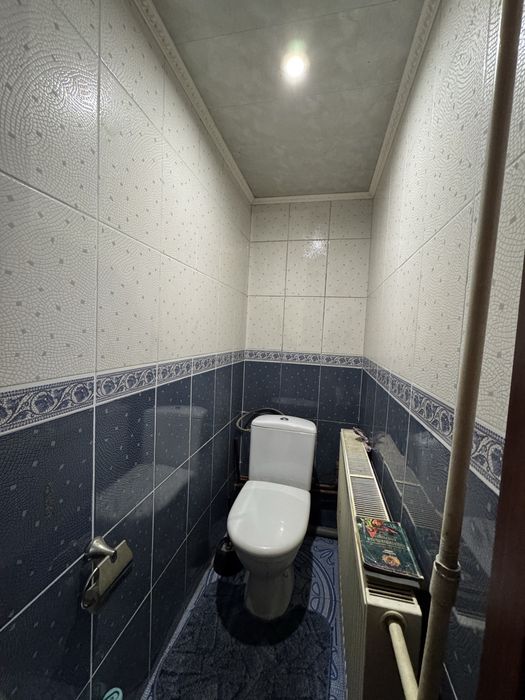 Ліжкомісце  в кімнаті будинку район 12 школи 2000