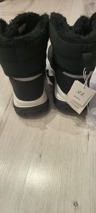 Зимове взуття Reserved