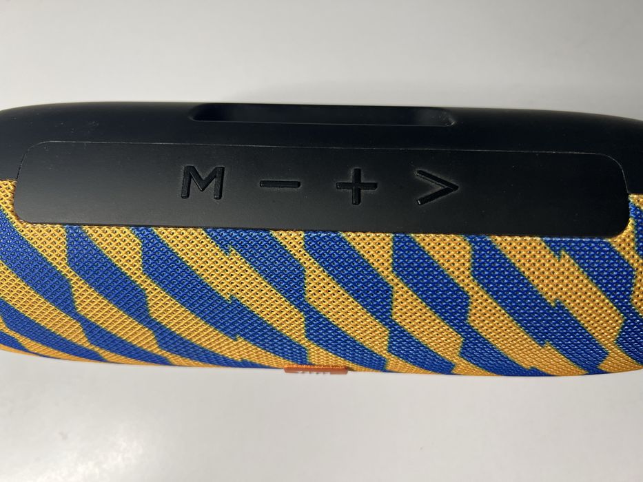 Бездротова колонка JBL charge 3