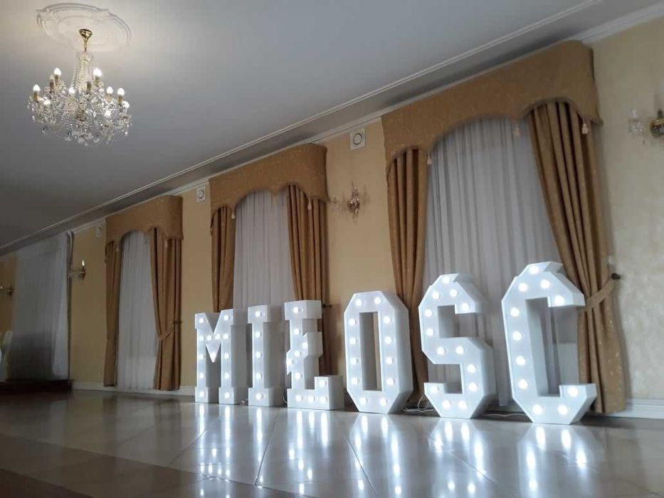 Wynajem napisu MIŁOŚĆ - idealny na wesele sesję zdjęciową walentynki