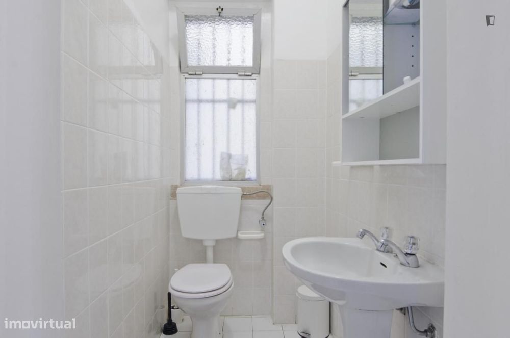 Quarto - localizado em Intendente Lisbon