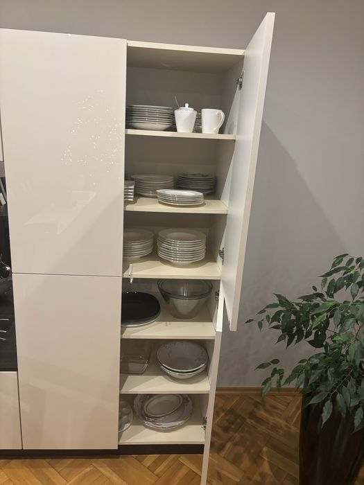 Wysoka zabudowa, komoda