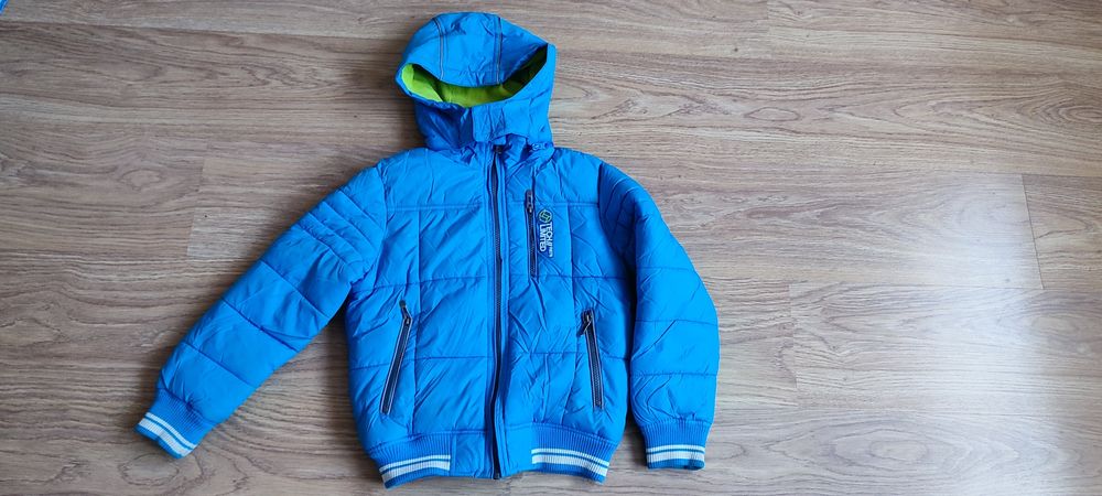 Продам детские куртки  на 3-6 лет
