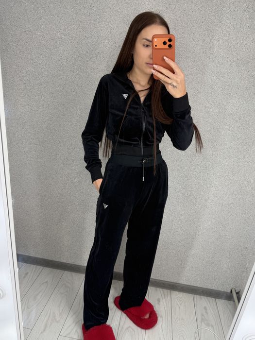Спортивний велюровий костюм Guess