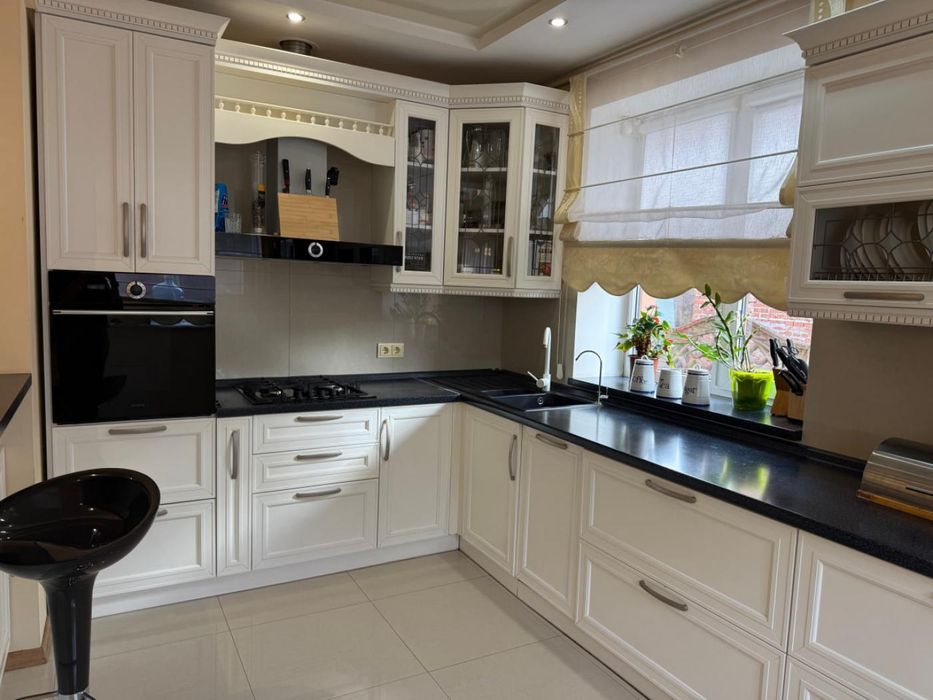 Продаж будинку Левандівка  поруч з озером та парком