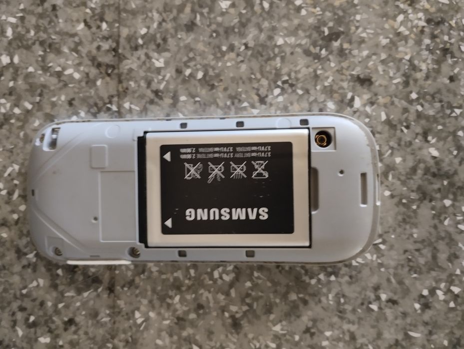 Самсунг E1200M Телефон