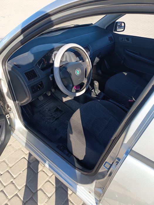Автомобіль в чудовому стані, стояв довгий час в сухому гаражі