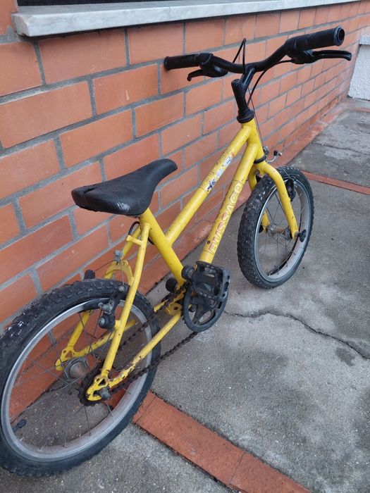 Bicicleta de criança a precisar de revisão geral completa 10€