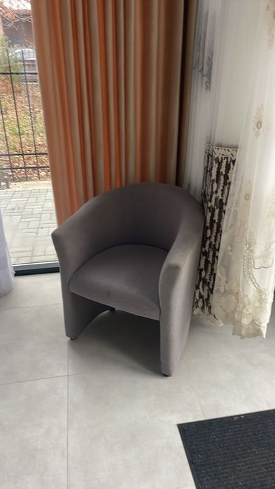 Меблі вживані для магазину