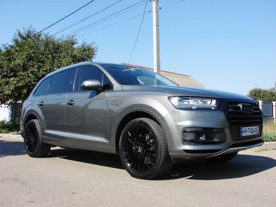 Audi Q7 3.0 турбо 2017 год (7 МЕСТ) на коже с панорамой