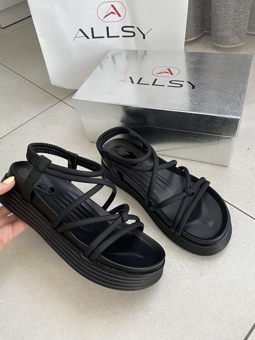 Чорні босоніжки (24,5 см)