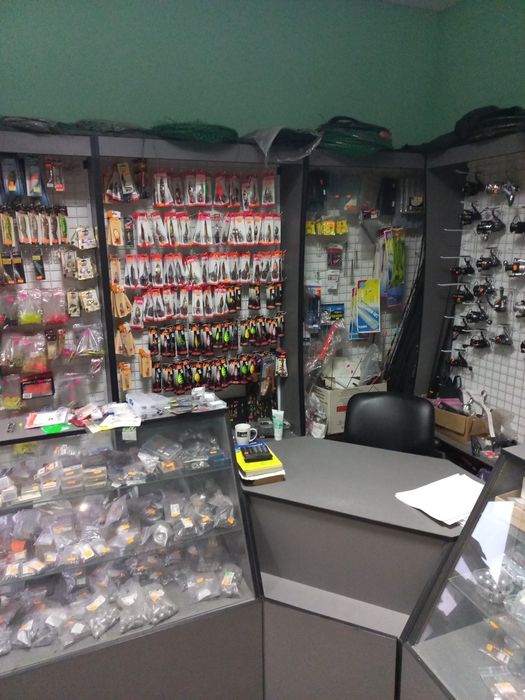 Продам недорого торговую мебель.