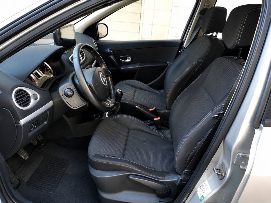 Renault Clio 1.5dci de 2010(Com Auto Rádio Android)