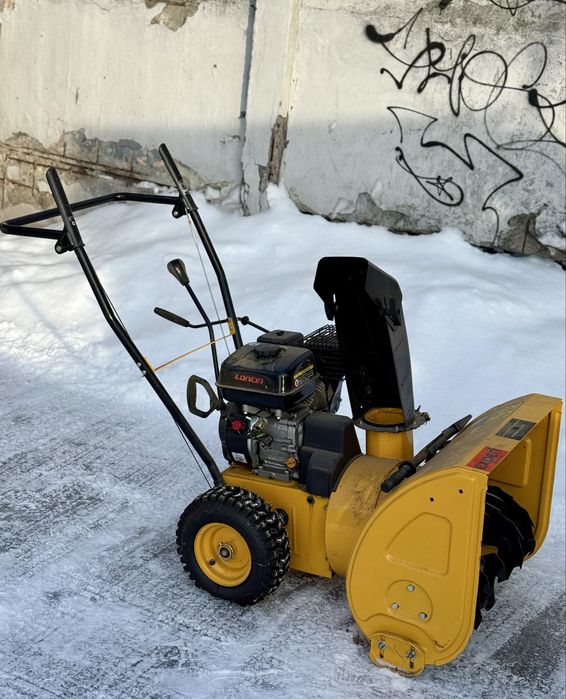 Продам Снігоприбиральну машину