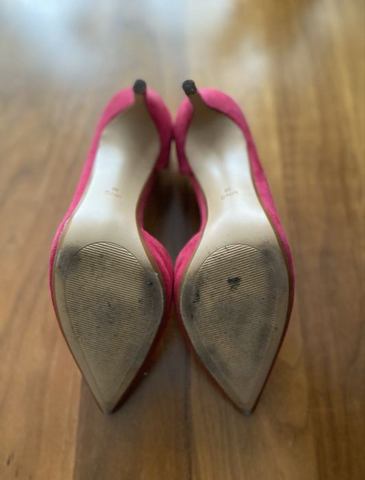 Buty na obcasie Mango