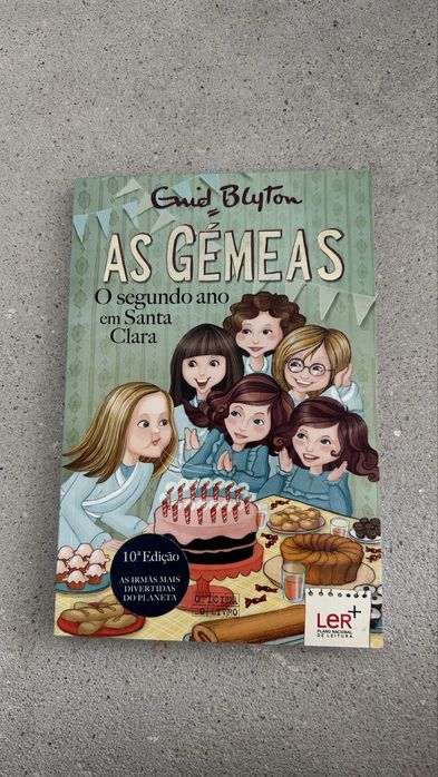 Saga de livros sobre meninas na escola