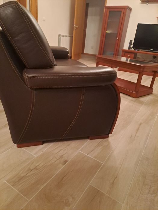 Sofás em pele como novos