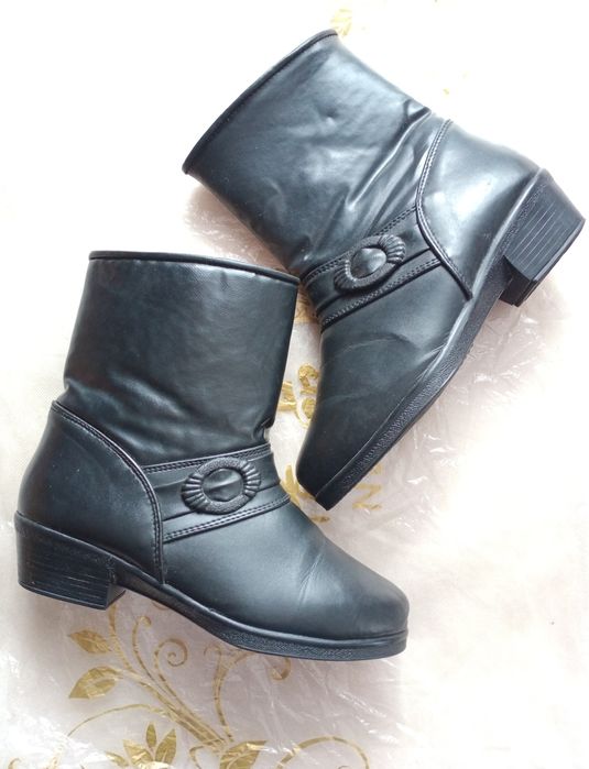 Ciepłe, czarne botki, kozaczki damskie GB rozmiar 38