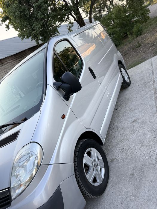 Продам  Opel Vivaro 2.0 дизель