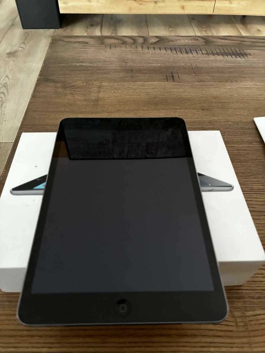 IPAD Mini 16GB Space grey