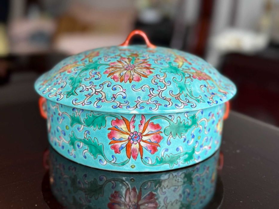 Taça chinesa com tampa em porcelana