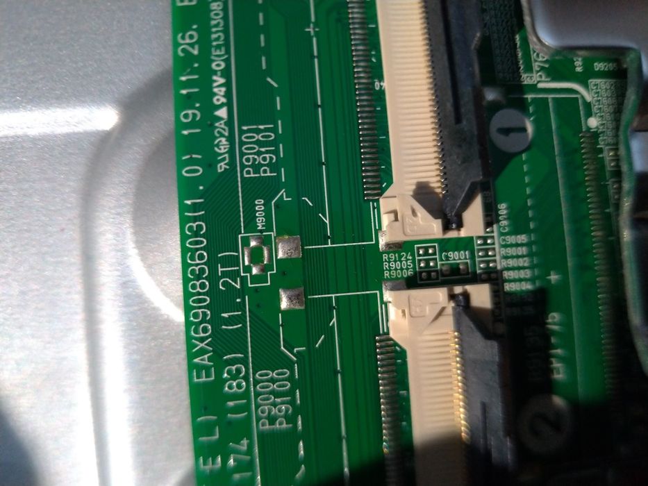 Smart TV LG 43un71006, ecrã partido, referência das placas nas fotos