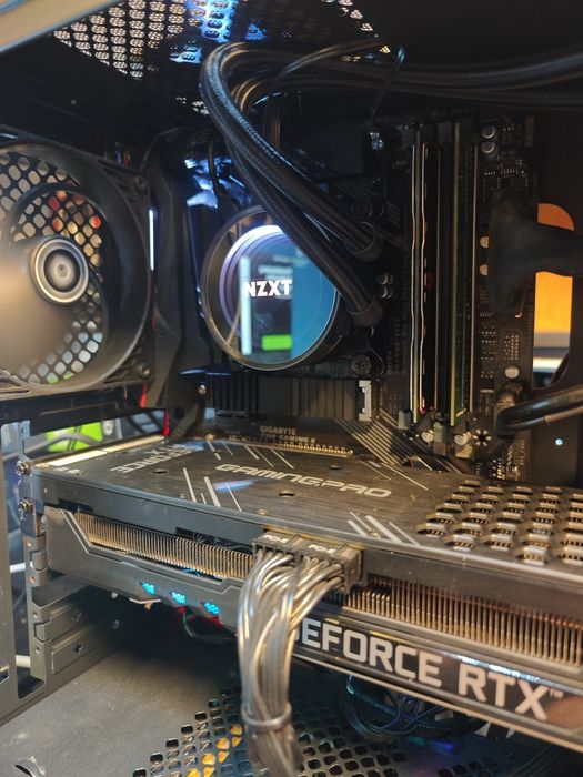 Sprzedam komputer gamingowy i7-9700K / RTX 3070 / 24 GB RAM / SSD + M.2 + HDD / Z390 / NZXT AIO
