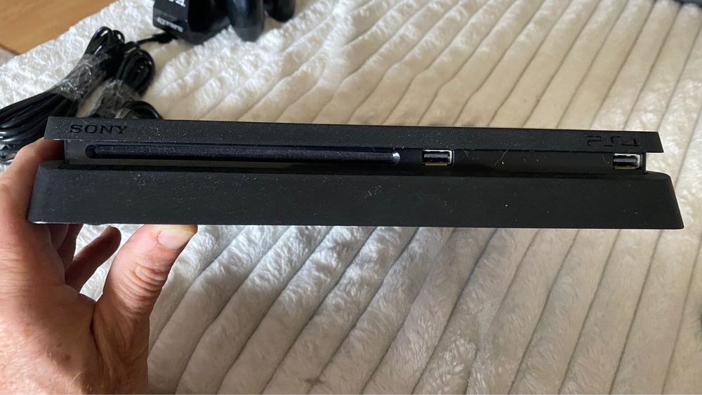 PlayStatation  4 com jogos instalados