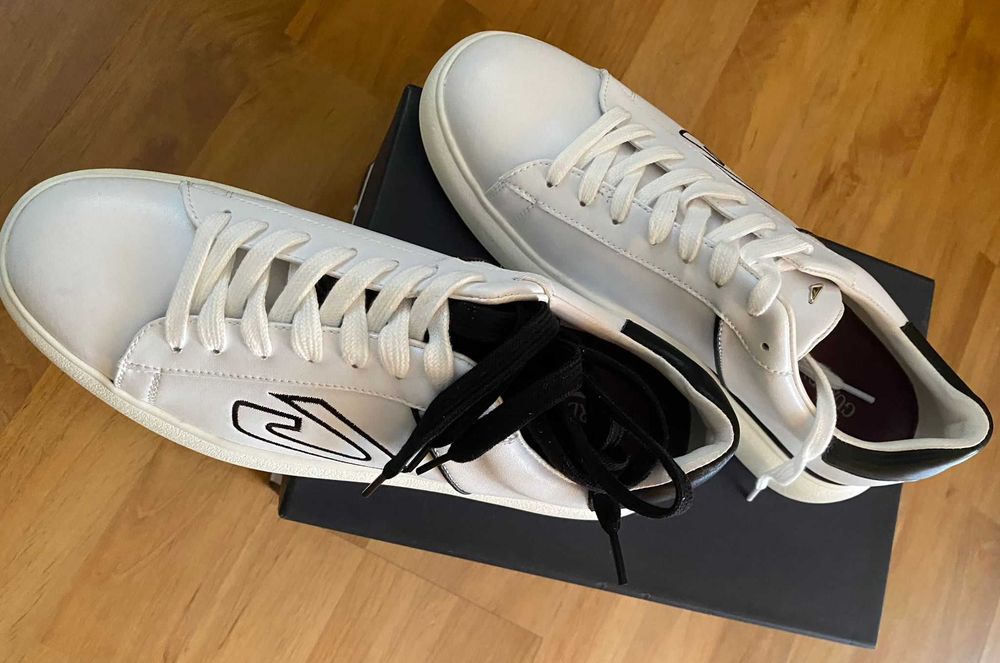 Sneakersy GUARDIANI  KING Białe