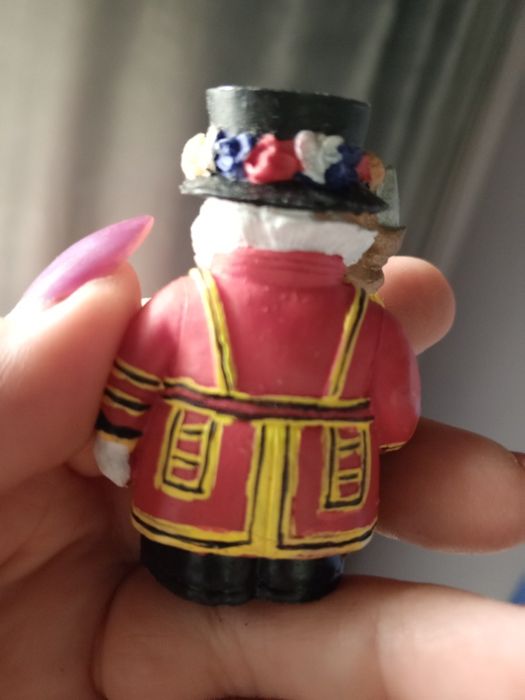 Miś figurka kolekcjonerska