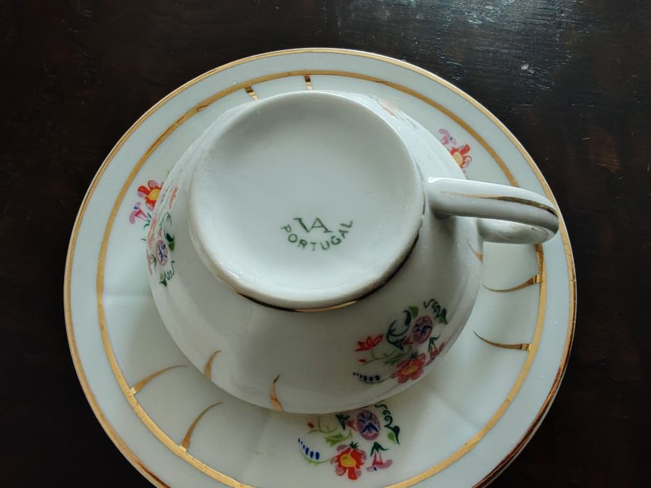 BAIXA DE PREÇO - Serviço café Vista Alegre impecável