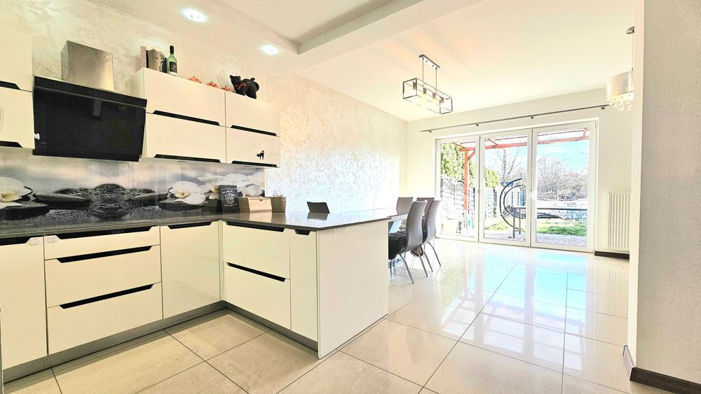 Nowoczesny segment w Skierniewicach - garaż, fotowoltaika, ogród!