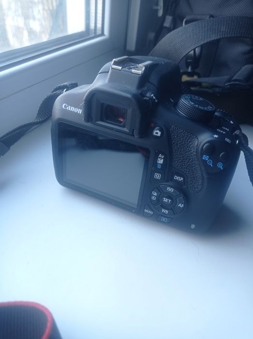 Фотоапарат Canon EOS 1200D