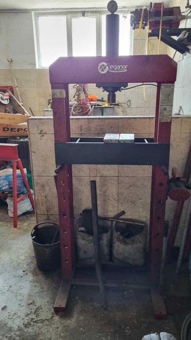Recheio completo de oficina auto — venda em lote (elevador OMCN, equipamento e stock)